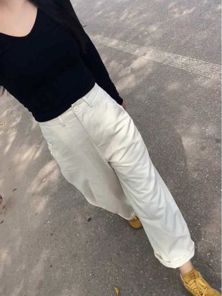 以前总怕别人不喜欢自己,拼命的迎合,被误会了恨不得马上解释。现在一想,我解释个锤子啊,不喜欢拉倒,大路朝天,各走一边!#穿搭