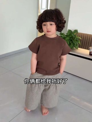 搞笑可爱的小十三,未来的儿媳妇给小十三妈妈送锤子😀😀😀😀#家庭搞笑 #家有儿女欢乐多 #幸福大家庭 #好物推荐🔥 #艾草锤子