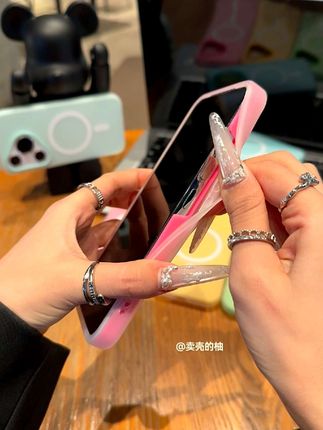 软糯q弹的手感就像真的果冻一样,强磁吸附的设计,一吸就能充,狂甩也不掉!#手机壳 #强烈推荐 #夏日必备 #颜值高 #磁吸壳