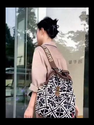 #包包控每天更新 #百搭包包 #时尚包包 #轻奢包包 #百搭时尚潮流双肩背包