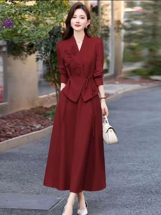 喜婆婆喜妈妈婚宴礼服平日可穿 红色两件套连衣裙女装 2025春秋季新款高级感时尚套装裙 气质洋气减龄裙子 #喜婆婆喜妈妈婚宴装 #洋气减龄套装推荐 #显瘦穿搭 #品质女装 #套装连衣裙两件套 @DOU+上热门