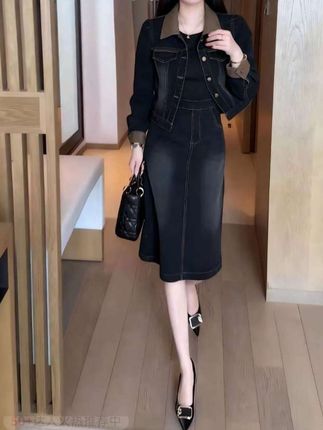 时尚牛仔裙套装,休闲好看穿上舒服,洋气又减龄#谁穿谁漂亮 #穿出女人味 #牛仔裙套装穿搭 #减龄气质 #时髦穿搭