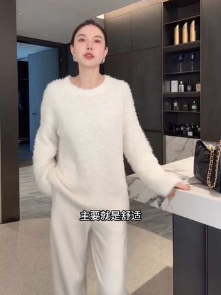 #梦中情衣 #毛衣 #秋冬新款 #强烈推荐 #温柔穿搭 【LUMIEN 新品】“云朵慕斯”毛绒软糯宽松慵懒风圆领针织衫