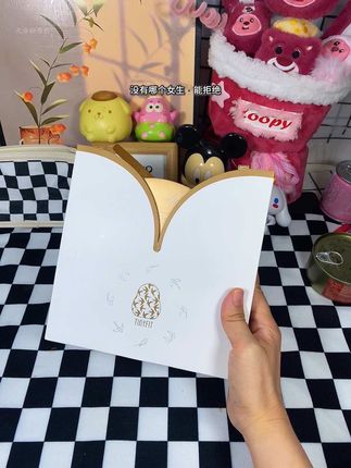 没有女生能拒绝吧!小倾仰家的冻干燕窝礼盒真的太精美了!拿去送老婆,送女朋友 送老妈甚至是领导送老师!都特别的合适!#提升幸福感好物 #冻干燕窝 #送女生礼物 #送长辈礼物 #伴手礼