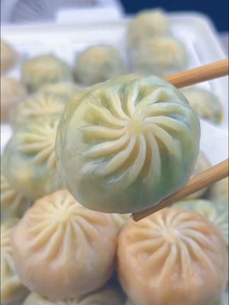 早餐不知道吃什么的可以,试试这个薄皮素包子,只要加热几分钟就可以吃