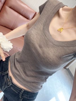 这件纯欲上衣太好穿了!又舒服又百搭又显瘦!面料柔软亲肤不变形不起球不掉色!#打底衫 #超便宜超划算 #秋冬新款 #显瘦穿搭 #面料柔软舒适 @DOU+小助手 @DOU+上热门