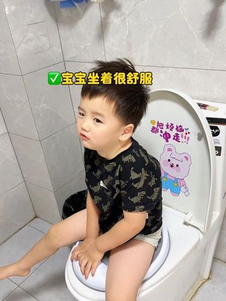 小朋友坐不了大人的马桶,放上这个#马桶圈坐着就很合适,再也不用给孩子倒臭臭了,像大人一样用完就冲#母婴好物 #坐便器#儿童马桶#自主如厕