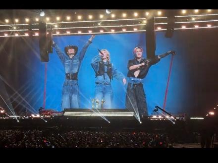 好爱oner和弯妹这种热烈的生命力,结束的时候已经学会应援词了
#oner巡演 #oner