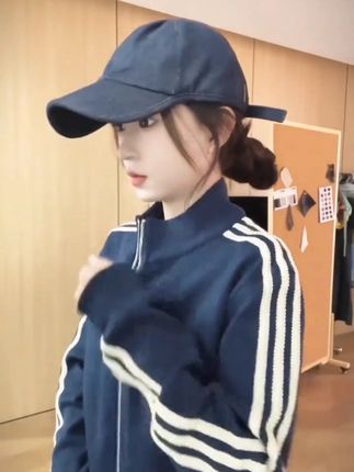 早秋韩系穿搭三条杠短外套女装春秋款小个子巨好看的开衫夹克上衣 #谁穿谁好看系列 #显瘦遮肉 #简约搭配 #面料柔软舒适 #时尚穿搭