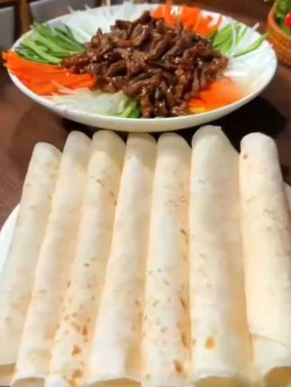 【拍1发5】早起十分钟就能搞定,不加一滴油,柔软劲道的春饼,卷啥都好吃,我们全家都爱吃,营养又健康!
