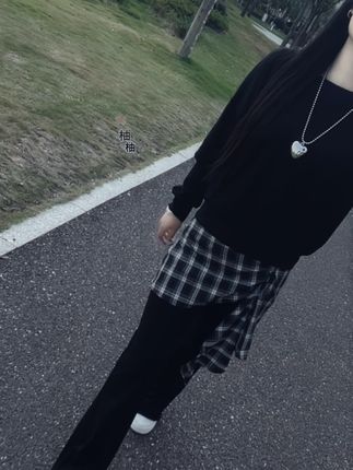 女人必须扔掉的三样东西:不适合的鞋,心里没你的男 人,逢场作戏的朋友。女人必须拥有的四样东西:扬在脸 上的自信、长在心里的善良、融进血液的骨气、刻在生 命里的坚强!--致所有女人!#今日份ootd穿搭 #日常穿搭 #日常搭配气质穿搭 #穿搭搭配