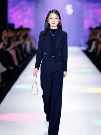 #优雅气质 #小西装套装#西装套装两件套#女性穿搭 #高贵优雅 #