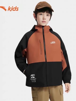 【安踏儿童】小软壳大童丝光绒运动上衣2025流光风年连帽厚外套#户外穿搭 #运动装备 #冲锋衣 #品牌童装