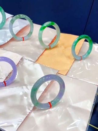 #翡翠手镯 #翡翠珠宝 #玉石魅力 #玉手镯 #缅甸天然翡翠手镯 @抖音小助手 @巨量千川