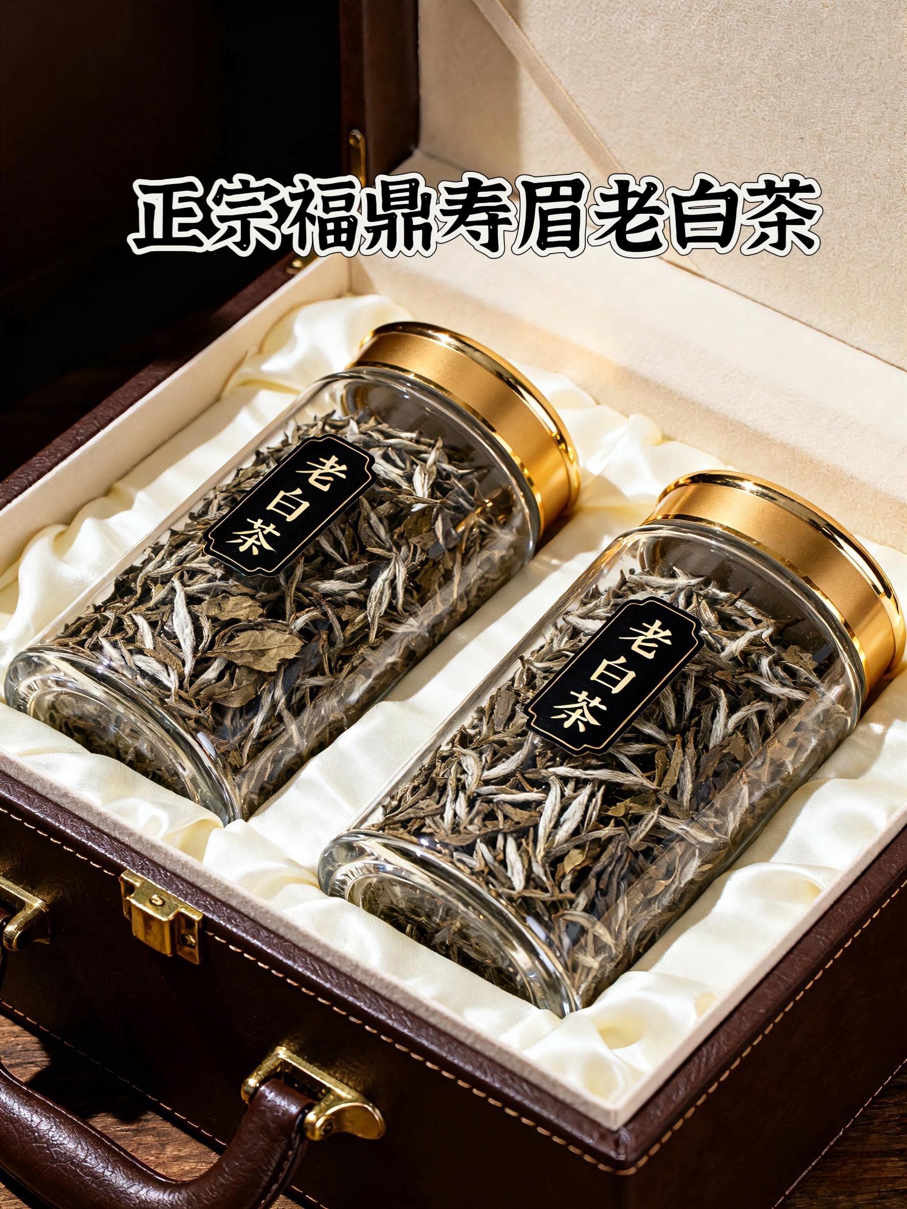 正宗福建寿眉老白茶,精选正宗福鼎核心产区的源头茶树,采用传统纯日晒工艺,不炒不揉,干仓存储,自然转化。2015年的老白茶,真正是岁月沉淀的好茶。 你看这干茶,颜色层次丰富,有银灰、黄褐、墨绿等色,芽叶连枝,白毫满披。冲泡之后,茶汤色泽橙黄透亮,如同琥珀一般,非常漂亮。而且满屋飘茶香,香气特别浓郁,有淡淡的枣香和糯香,还有一丝木质香, 入口那叫一个顺滑,口感醇厚,没有苦涩感,甜滋滋的,回味悠长。#茶生活 #老白茶 #召唤茶友 #好物推荐🔥 #超便宜超划算