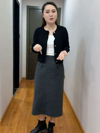 #秋冬穿搭 格子半身裙女中长版a字秋冬2024年新款加厚保暖松紧高腰显瘦长裙#真好看#中长款半身裙#爱了爱了#百搭格子半身裙