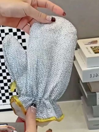 厨房清洁救星!钢丝洗碗手套太香了 谁懂啊!刷锅再也不用左手抹布右手钢丝球了! 这款钢丝洗碗手套巨实用!加厚材质超耐用,洗碗刷锅一体搞定,还能防烫防水,洗完手还是干爽的~关键是软钢丝设计,刷铁锅、不锈钢锅都不伤涂层,顽固油污一擦就掉! 厨房小白/家务懒人闭眼冲,解放双手就靠它!#钢丝洗碗手套 #钢丝洗碗手套防烫隔热手套 #钢丝洗碗手套防水防烫 #钢丝洗碗手套洗碗 #创作灵感
