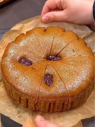 小孩老人都爱吃的#红糖发糕 软糯香甜!口感微甜有嚼劲,直接加热几分钟就可以搞定!当早餐下午茶都很合适#早餐#冬天的第一口美食 #香甜软糯#妈呀太香了