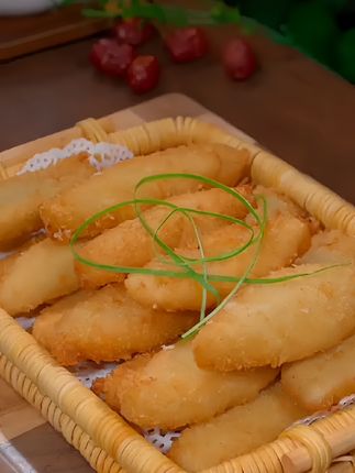 外酥里嫩,鱼肉鲜香嫩滑,深厚孩子喜爱的深海鳕鱼排,一口接一口太过瘾了#好吃到停不下来 #大人小孩都爱吃 #妈呀太香了 #鳕鱼 #鱼排