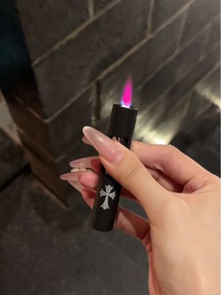 这不得和男女朋友一人一支啊#克罗心 #打火机#炫酷#是时候安排一下了 #玩个很新的东西