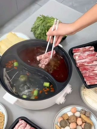 #电火锅 #鸳鸯锅 #电煮锅 #火锅约起来 #家庭版火锅