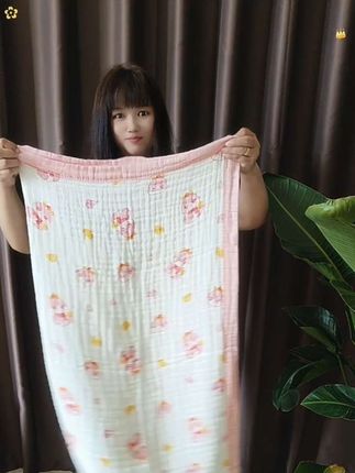 姐妹们给宝宝选浴巾当然要选纯棉的,六层水洗纱布柔软又吸水,久用不变形!越洗越软还可当盖毯#六层纱布浴巾 #待产包 #新生儿#纱布浴巾 #浴巾#浴袍