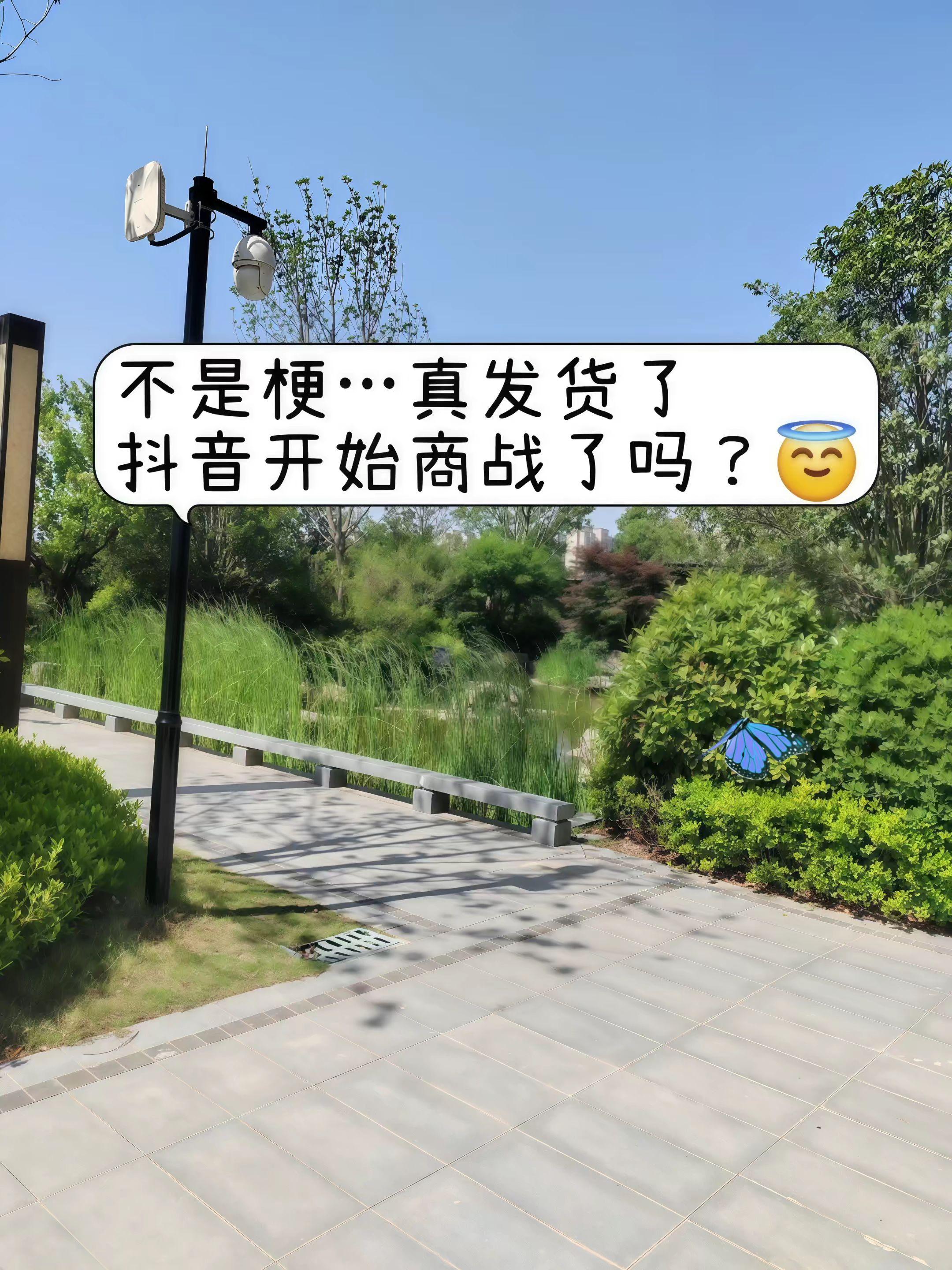姐妹们快冲!从小用到大的心相印抽纸,现在这个价直接给十大包,划算到尖叫!对比其他牌子,价格优势真的超明显。 品质更是没话说:用的是原生木浆,摸起来又软又柔,擦脸擦手都舒服。韧性超棒,湿水也不容易破,日常用完全不浪费。不含荧光剂,家里有宝宝也能放心用,安全又安心。 这么靠谱的牌子+给力的价格,刷到就别犹豫,赶紧薅!#好物推荐🔥 #心心相印抽纸 #生活必备 #抽纸 #薅羊毛