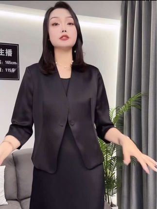 七分袖缎面高级感气质西装外套女短款修身显瘦小西服防晒#七分袖小西装#早秋穿搭#气质女装#显瘦百搭#中年女装