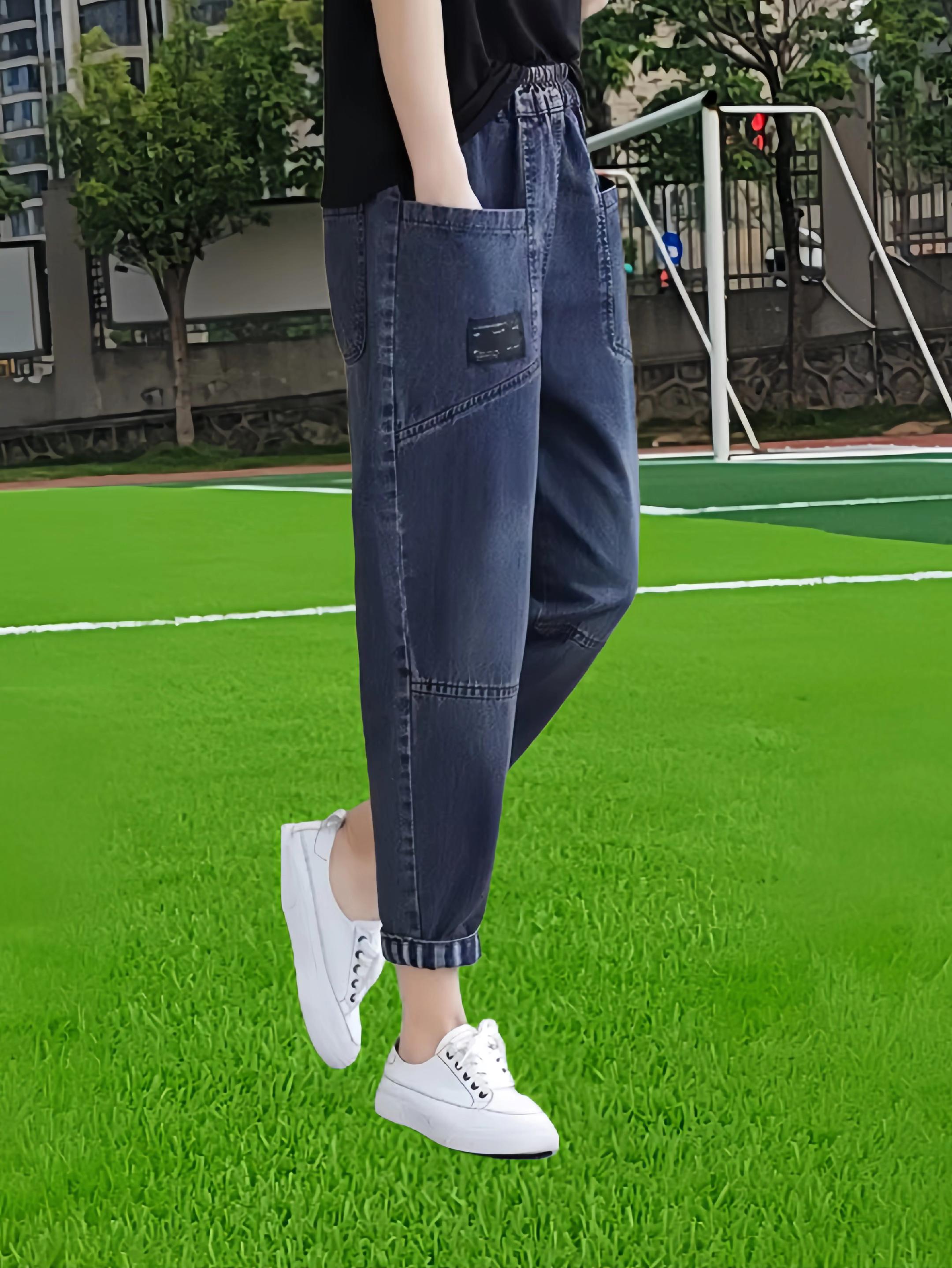 春秋必备~高腰弹力哈伦牛仔裤。2025早秋女款高腰哈伦九分牛仔裤 专为早秋打造的这款牛仔裤,精准戳中女生穿搭需求!高腰设计牢牢锁住腰线,搭配九分裤长,露出脚踝显高又利落,小个子也能轻松驾驭。 宽松哈伦版型是“藏肉王者”,胯宽、腿粗、小肚腩都能巧妙遮住,大码身材穿也超显瘦,日常活动无束缚感。精选适配早秋的牛仔面料,厚度适中不闷热,外穿挺括有型,久坐也不易皱。 经典牛仔色调自带休闲感,搭短款卫衣显活力、配针织开衫显温柔,通勤、逛街、约会穿都合适,轻松承包早秋大半造型。#牛仔裤穿搭 #夏天该有的样子 #软面料牛仔裤女款 #显高显瘦穿搭 #显高显瘦显腿长 @DOU+小助手 @DOαu十小助手 @抖加🔥上热门🔥dou+🔥热点宝