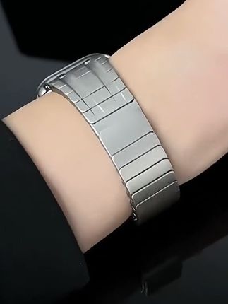 适用华:/ 为Watch5/GT4三株不锈钢手表带2/3pro商务金属折叠扣时尚#表带 #高端大气 #时尚腕表 #多喜好物 @DOU+小助手 @巨量千川