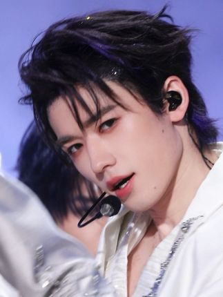 𝐃𝐚𝐲𝟏𝟖 左扭焚心 右扭烧身 #宋亚轩