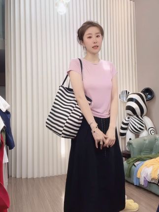 粉色上衣巨显白 巨提亮肤色 #高级感穿搭 #减龄气质 #显高显瘦穿搭 #高好好