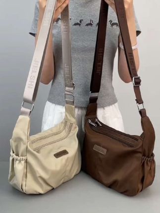 这款女包大容量斜挎包,轻便又实用,日常通勤、旅行都搭!👜✨ #女包大容量斜挎包