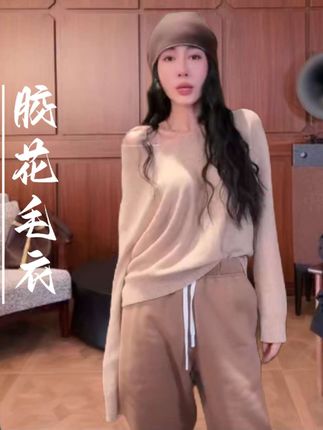 今年冬天真的一定要去试一下这件美式绞花毛衣,上身真的太好看了!它是自带那种慵懒随性又高级的感觉,而且它完全不挑人,随便一穿就很有范,不管是单穿还是叠穿都很好看。这件可舒服了经典款可以穿上几年#打底衫#新款上新