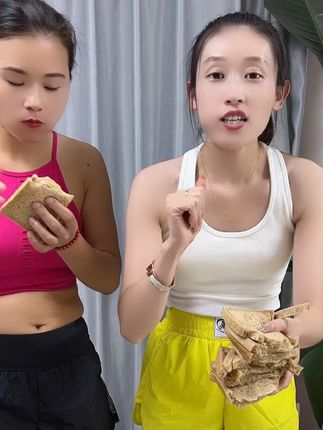 芳妹儿黑麦全麦面包 #口感特别好 #爆款热卖中 #超便宜超划算 #妈呀太香了 #好吃到停不下来