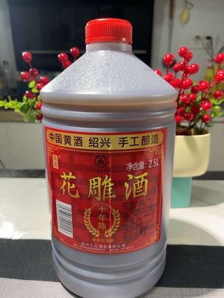 十年陈酿炒菜花雕,去腥超香! 10年陈花雕,15度醇正够味!2.5升大桶装,炖肉、烧鱼、炒菜倒一点,立马去腥增鲜,家常味秒升级,厨房必备快囤!#花雕酒#祛腥提鲜 #料酒#厨房好物#每日分享@DOU+小助手 @DOU+上热门