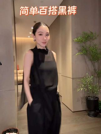 简单大方百搭的一款黑色直筒裤,比普通西裤俏皮耐看,穿起来特别舒服随性!搭配各种衣服都好看!#西裤 #女裤 #直筒裤 #穿搭分享 #秋款新款