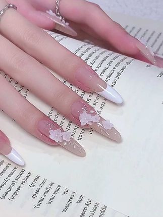 成品软雕花饰品也太香了吧,比雕花胶制作方便太多了啦#雕花美甲 #软雕花 #国风雕花 #成品软雕花饰品 #美甲饰品