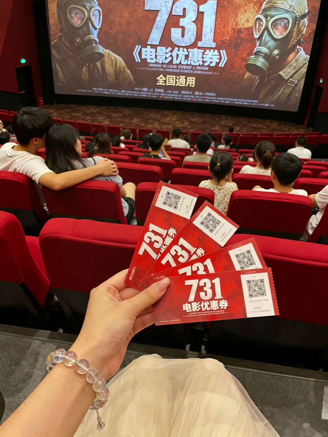 看《731》电影,铭记历史缅怀先烈 你若记得.我便活着. 这段历史.我们永远铭记. 这是一段不容忘却的历史.是刻入民族骨血的伤痛,更是不容尘封的过往。 电影(731)以影像为笔 还原那段黑暗岁月.致敬不屈的灵魂。 我们并非为了延续仇恨. 而是为了以史为鉴.珍惜当下的和平. 走进影院. 让我们共同缅怀先烈.致敬英雄.这份记忆.代代相传.#世界和平#731电影#铭记历史#爱我中华