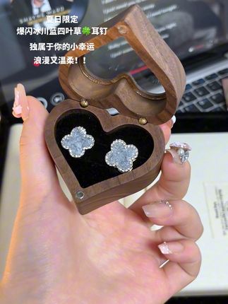 氛围感超绝的碎冰蓝四叶草🍀耳钉!真的巨巨巨好看!#耳钉#四叶草耳钉#耳钉控#饰品分享 #仙女必备