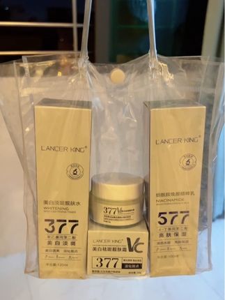 熬夜党的姐妹,快快快!肌肤暗黄干燥还想要素颜美美哒!一定要去试试这个377美白保湿水乳霜啊!现在19.9就到手3件套,早晚护肤用,滋润保湿,刷到快薅#护肤分享 #水乳霜 #好皮肤养出来 #377 #女生必备