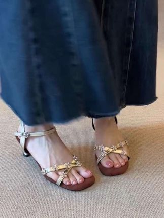 夏季新款法式水钻花一字带方头凉鞋女仙女风气质百搭配裙子高跟鞋#凉鞋 #一字带高跟鞋 #高跟凉鞋 #方头凉鞋 #凉鞋推荐