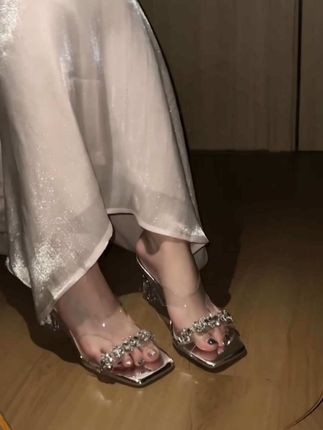 反复爱上的水钻高跟鞋,上脚好仙好美啊啊啊#穿出高级感 #美鞋推荐 #高跟女鞋 #水钻高跟鞋 #仙女鞋