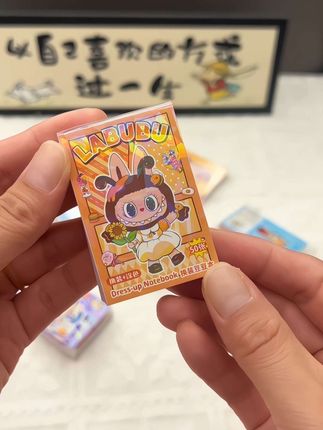 孩子空闲时给她准备这套拉布布#换装豆豆本 内容丰富,孩子玩到停不下来,暑假就给孩子安排这个#换装贴纸 #儿童贴纸 #换装贴纸书