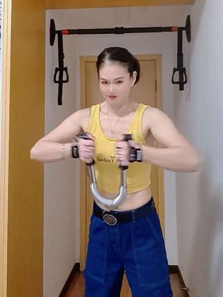 50岁大妈20公斤臂力棒每天必练300个#臂力棒#变瘦变美变紧致