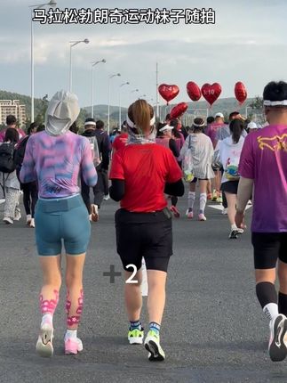 马拉松运动袜 今天扑捉了好多勃朗奇袜子的跑者,专业运动袜 适合运动 任何人群#运动袜#跑步袜#正能量#马拉松运动袜 #勃朗奇