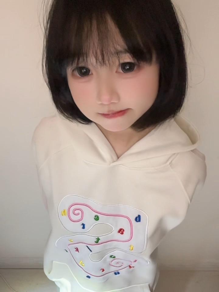 你和雨有一个共同点 连绵不绝却又转瞬即逝#短发 #甜妹 #日常分享 #清纯 #实况live