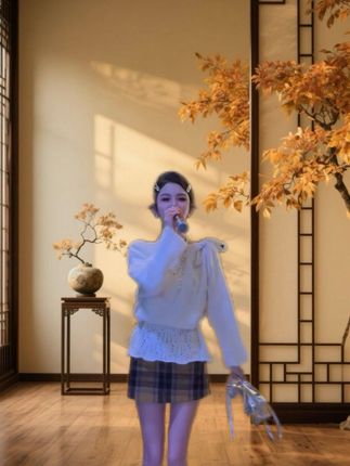 两个颜色都好看 #秋冬穿搭 #甜美穿搭 #小个子显高显瘦穿搭 #针织毛衣 #短裙