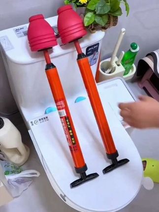 家里的马桶、洗手池、地漏堵了,就试试这个#管道疏通器吧!它采用高压系统原理,能够轻松击碎堵塞物,快速疏通管道,有了它,再也不用担心家里管道堵塞了,真的是省心又省力#马桶疏通器