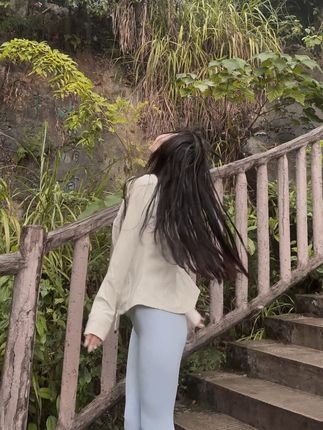 徒步遇上下大雨#户外徒步登山 #一起爬山 #瑜伽裤 #户外 #运动女孩